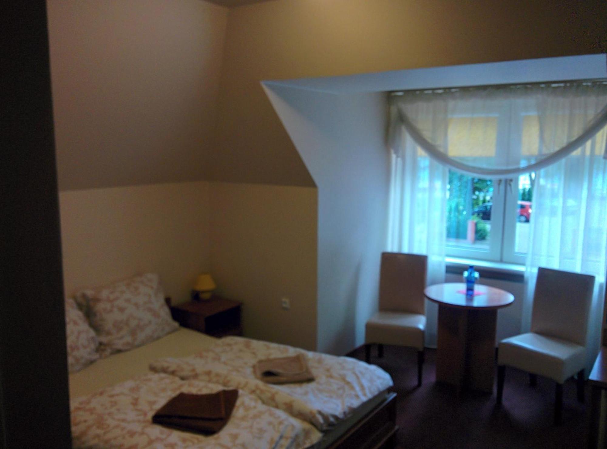 Pensjonat Nad Jeziorem Hotel Myślibórz Quarto foto