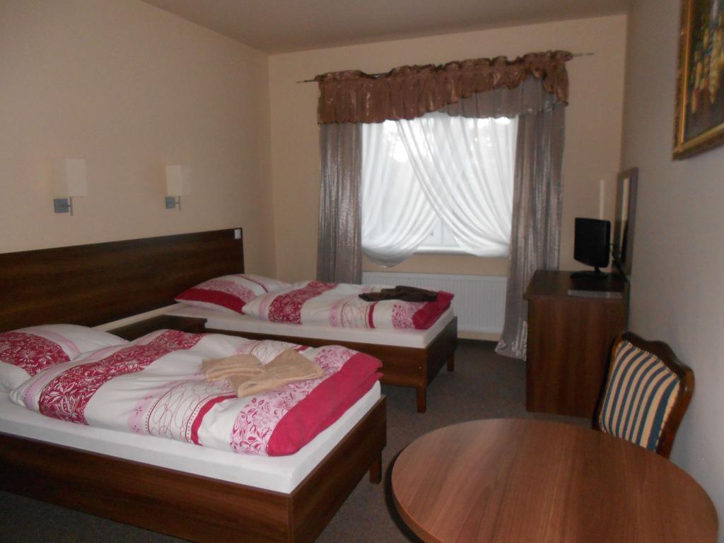 Pensjonat Nad Jeziorem Hotel Myślibórz Quarto foto